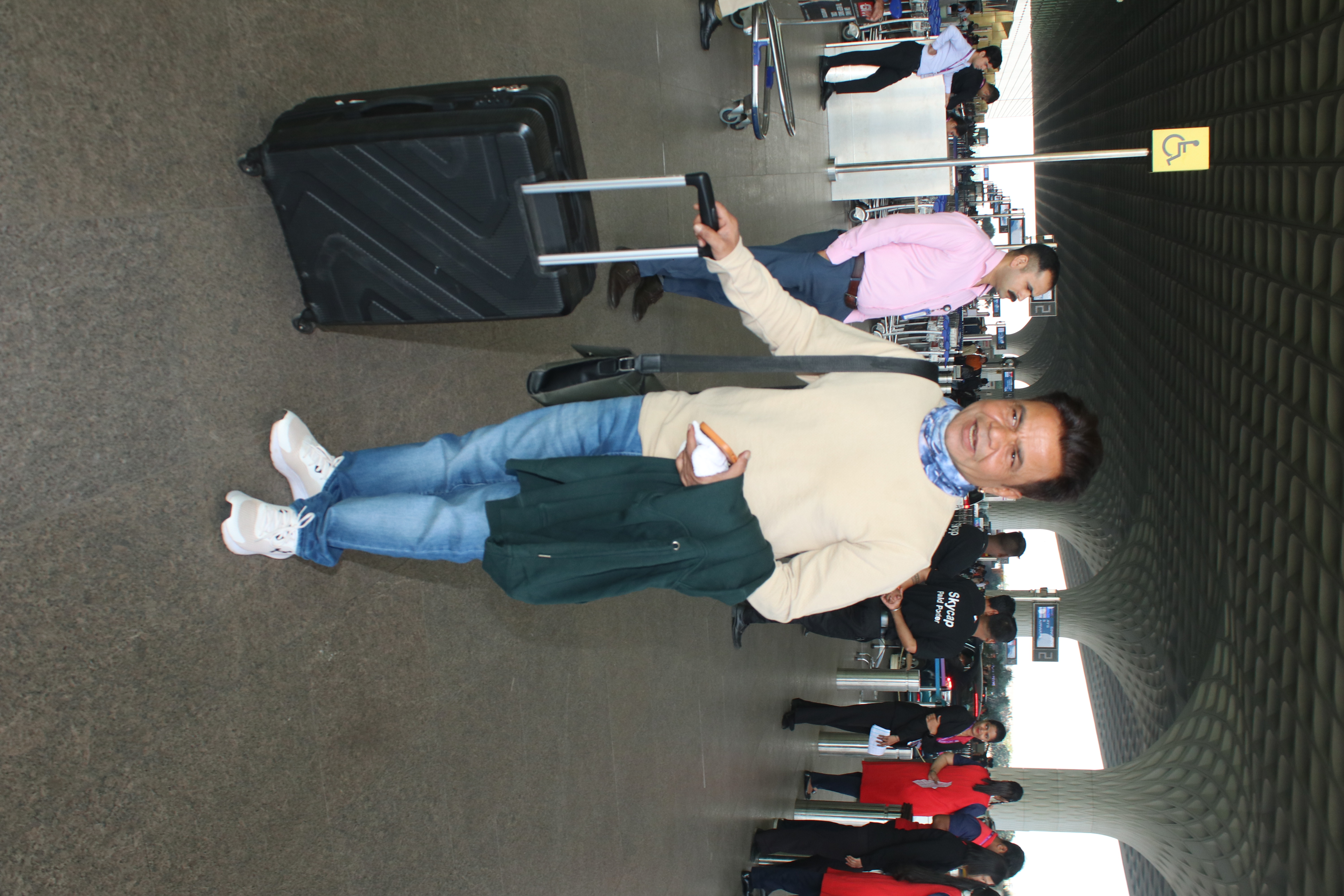 Celebs spotted Jacqueline Fernandez shahid kapoor kriti sanon Orry neha ...