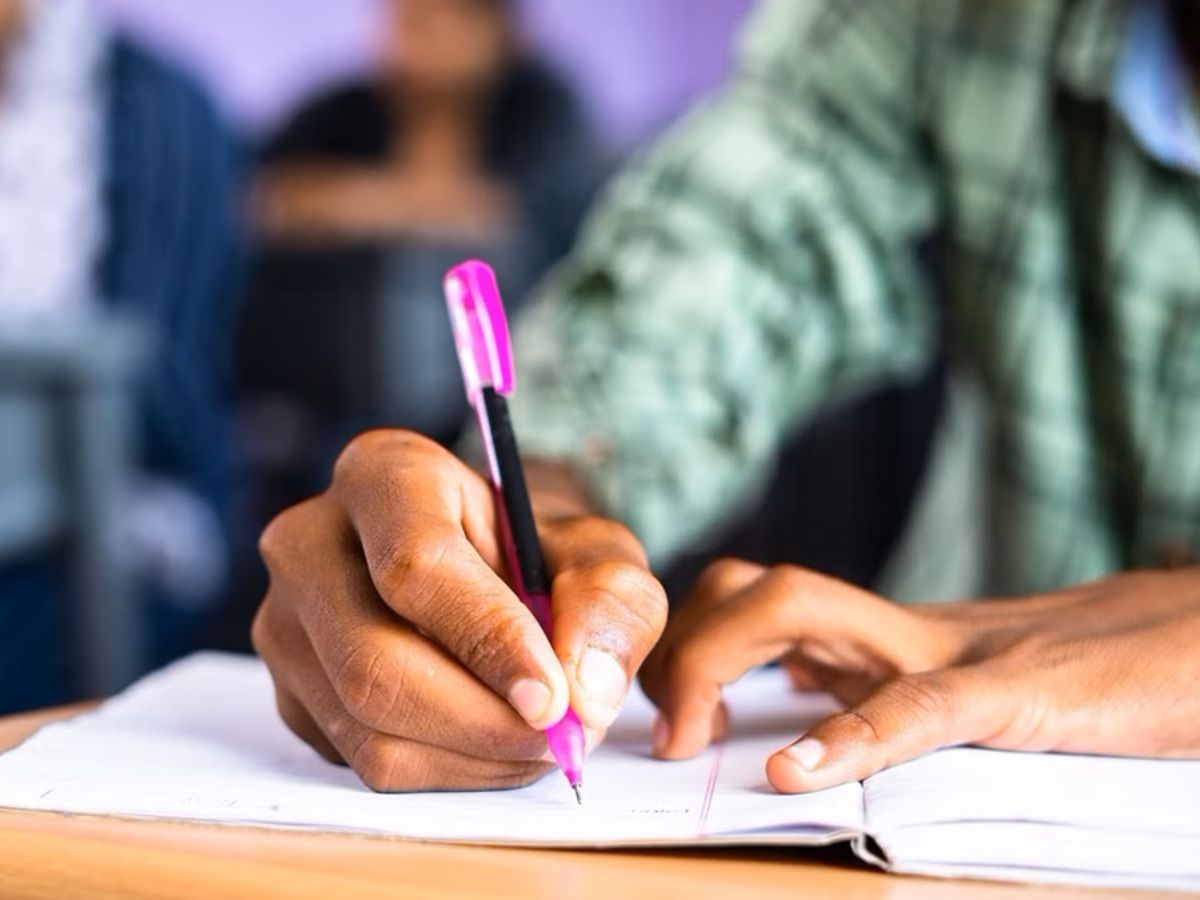 Paper Leak Bill: 10 साल की सजा 1 करोड़ का जुर्माना, लोकसभा से पास हुआ पेपर लीक से जुड़ा बिल