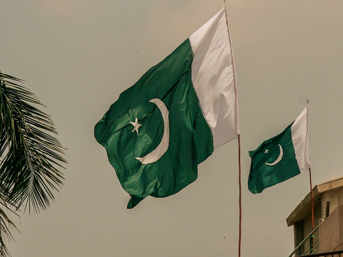 Pakistan Attack: चुनाव से एक दिन पहले पाकिस्तान में दो बड़े धमाके, 27 की मौत!