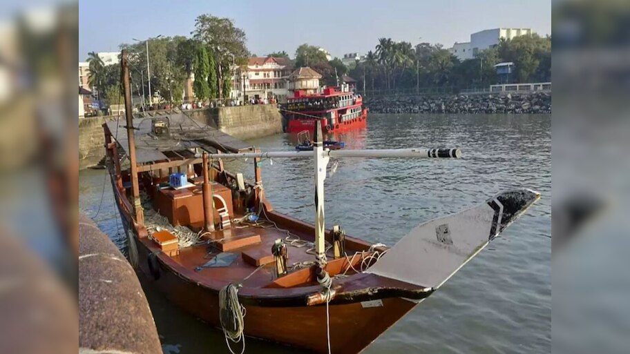 Gateway of India Mumbai: ସନ୍ଦେହଜନକ ଅବସ୍ଥାରେ ଧରାପଡ଼ିଲେ ୩ ଭାରତୀୟ; ଡଙ୍ଗା ନେଇ କୁଏତ ଠାରୁ ଆସିଲେ ଭାରତ 