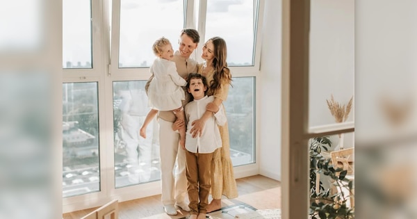 हॉट कपल्स के बच्चे भी होते हैं आकर्षक, कमाई भी करते हैं ज्यादा, रिसर्च में हुए चौंकाने वाले खुलासे