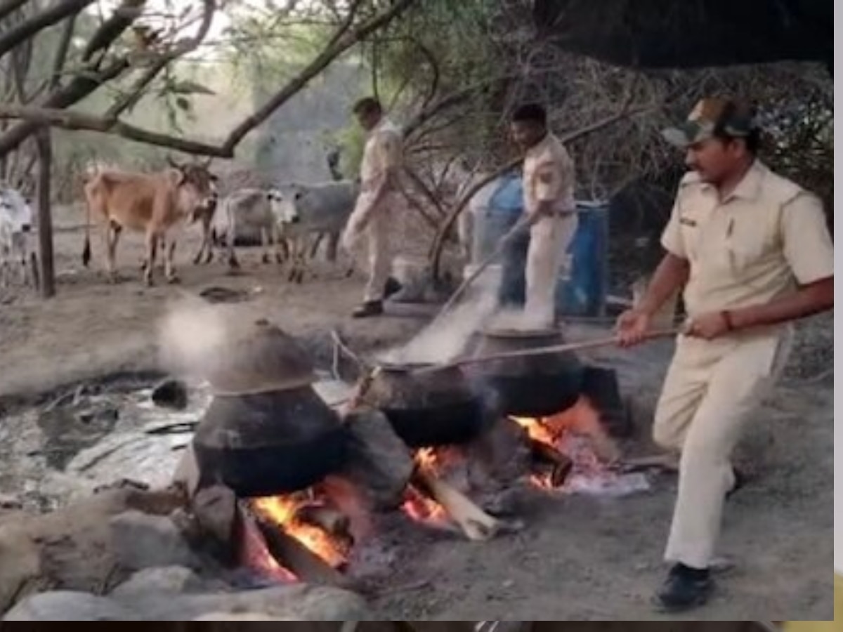 500 लीटर अर्ध निर्मित देसी महुआ शराब को किया गया नष्ट (प्रतीकात्मक फोटो)