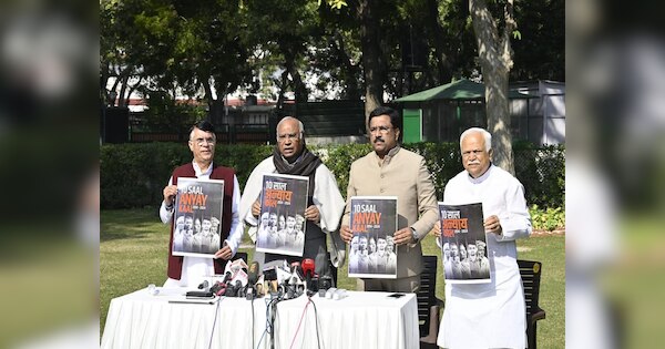 केंद्र के 'श्वेत पत्र' के सामने कांग्रेस ने जारी किया 'ब्लैक पेपर', खड़गे बोले- मोदी छिपाते हैं विफलताएं, हम बताएंगे