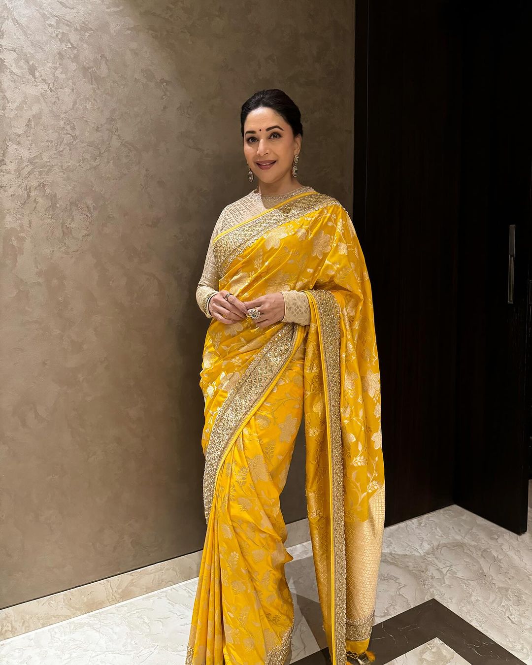 खूबसूरती के दीवाने फैंस