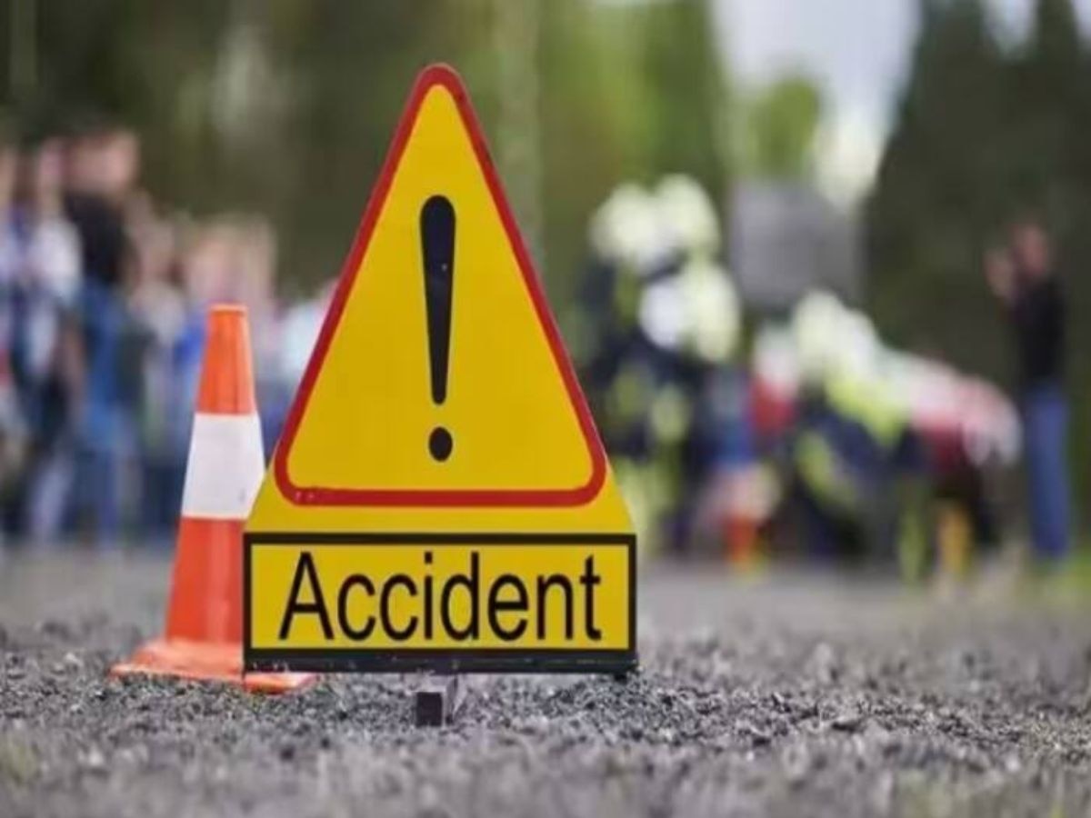 कानपुर में स्‍कूली वैन और ट्रक में जोरदार टक्‍कर, सड़क हादसे में एक छात्र की मौत, 9 घायल