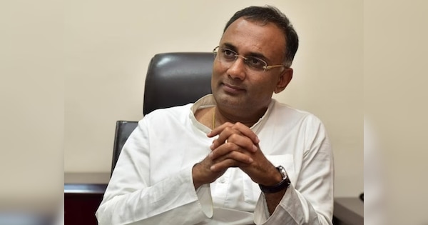 कर्नाटक सरकार ने हुक्का पर लगाया बैन, बेचने और खरीदने पर पड़ेंगे पुलिस के डंडे