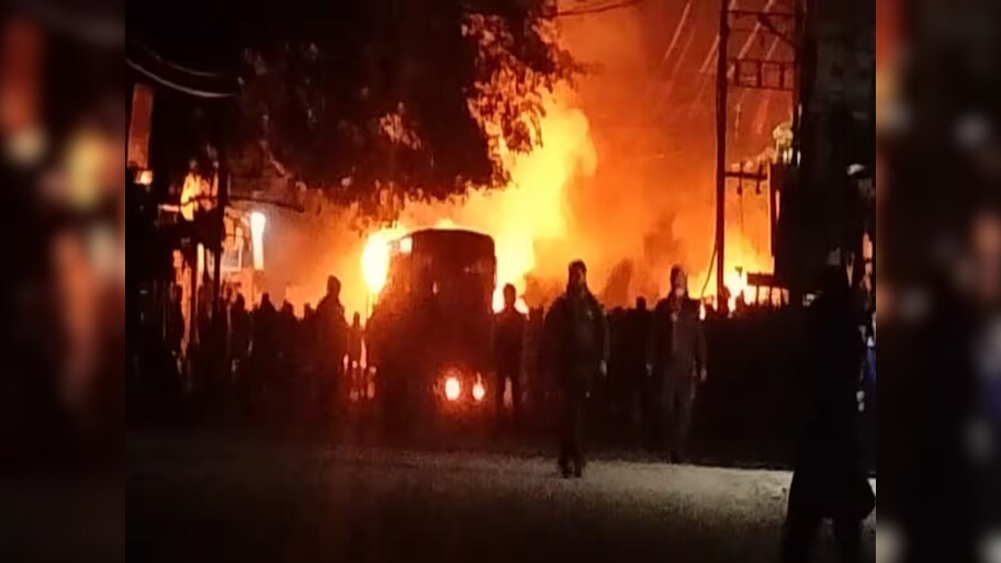Haldwani Fire: ହଲଦ୍ୱାନୀରେ ଦଙ୍ଗା: ଦେଖିବା ମାତ୍ରେ ଗୁଳି ନିର୍ଦ୍ଦେଶ; ଆସନ୍ତାକାଲି ସବୁ ସ୍କୁଲ ବନ୍ଦ, ଇଣ୍ଟରନେଟ ଠପ