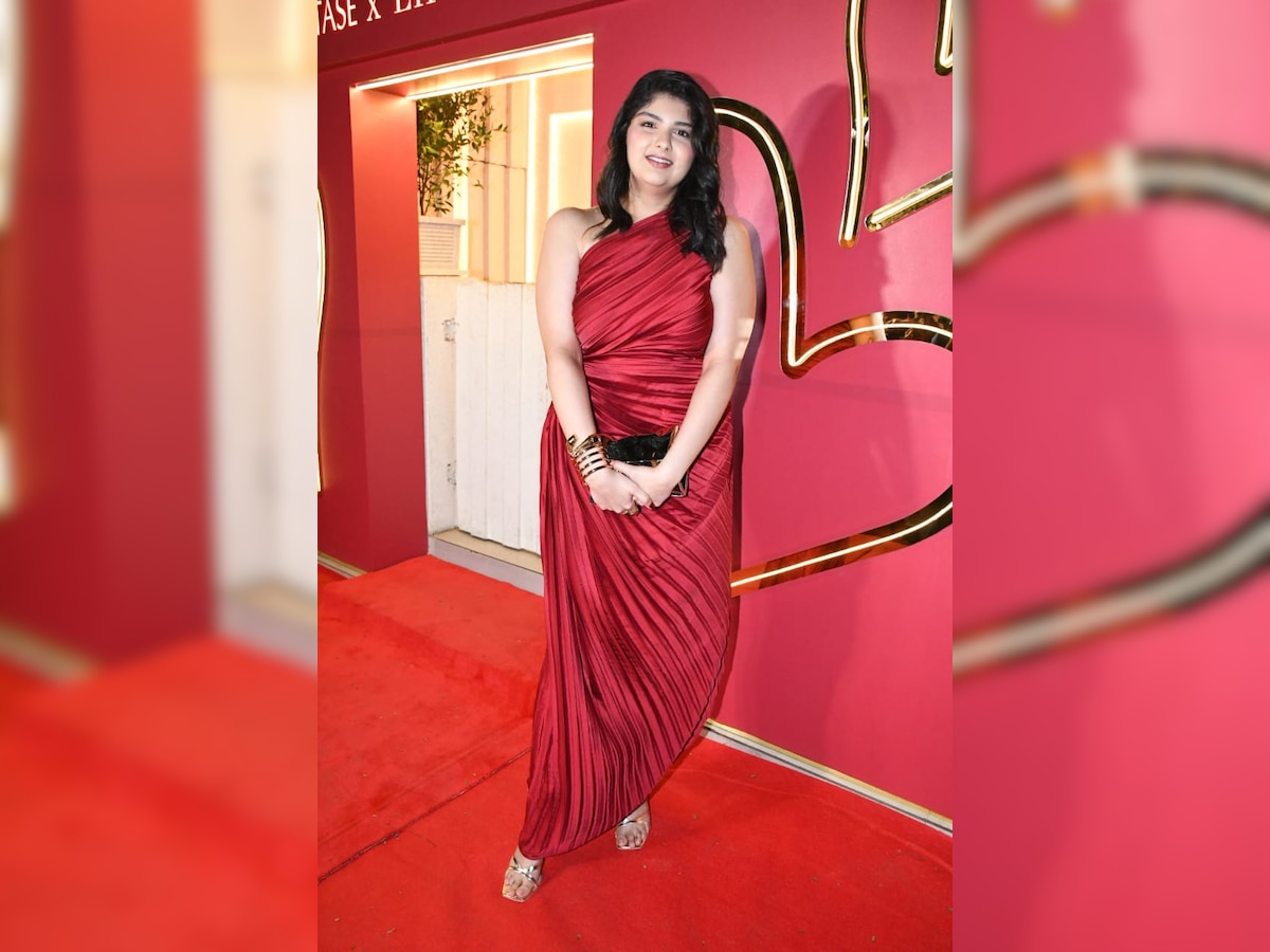 Anshula Kapoor Some Beautiful Photos Viral In Red Dress From Valentine 