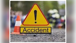 Jharkhand News: बस की टक्कर लगने से स्कूल जा रही बच्ची की हुई मौत, 2 की हालात गंभीर