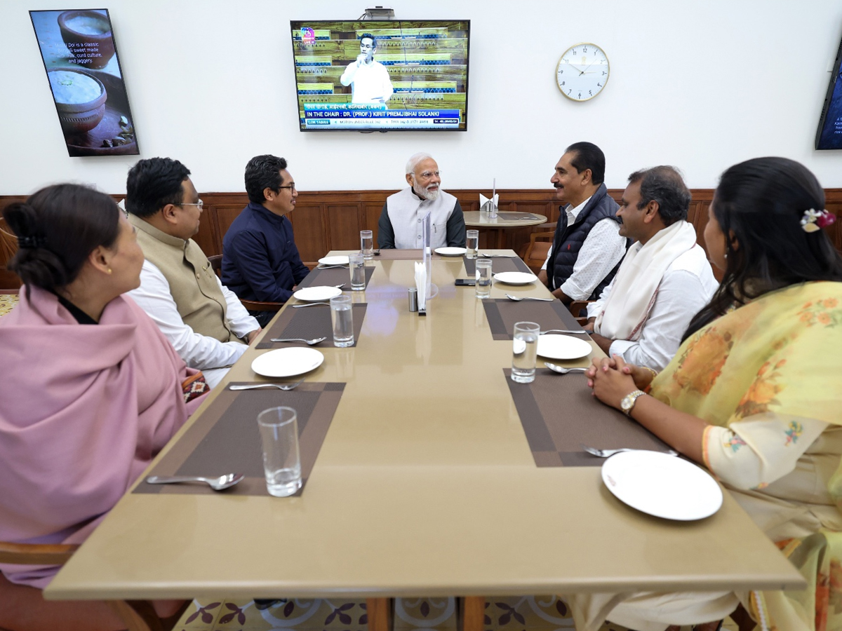PM lunch: ପ୍ରଧାନମନ୍ତ୍ରୀଙ୍କ ସହିତ ମଧ୍ୟାହ୍ନ ଭୋଜନ କଲେ ଓଡ଼ିଆ ସାଂସଦ ସସ୍ମିତ ପାତ୍ର PM lunch: ପ୍ରଧାନମନ୍ତ୍ରୀଙ୍କ ସହିତ ମଧ୍ୟାହ୍ନ ଭୋଜନ କଲେ ଓଡ଼ିଆ ସାଂସଦ ସସ୍ମିତ ପାତ୍ର