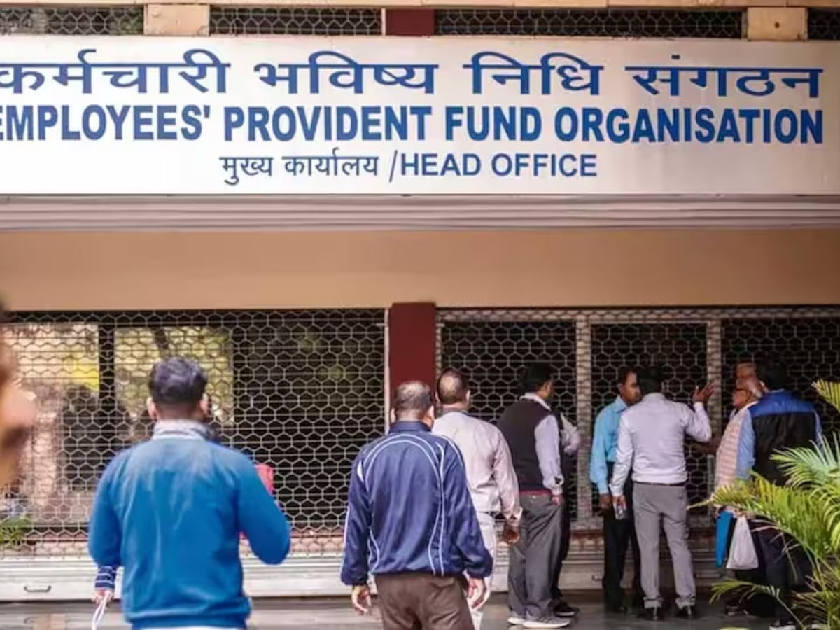 EPFO Interest Rate: खुशखबरी! तीन साल में सर्वाधिक हुईं ब्याज दरें, जानिए आपके पीएफ खाते पर कितना मिलेगा इंटरेस्ट