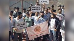 Jalore: EWS आरक्षण में सरलीकरण की मांग को लेकर युवाओं ने दिया धरना,सौंपा ज्ञापन