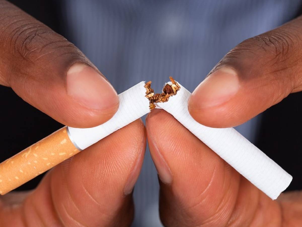 धूम्रपान न करने वालों के समान जीवन जीते हैं 40 की उम्र से पहले धूम्रपान छोड़ने वाले लोग
