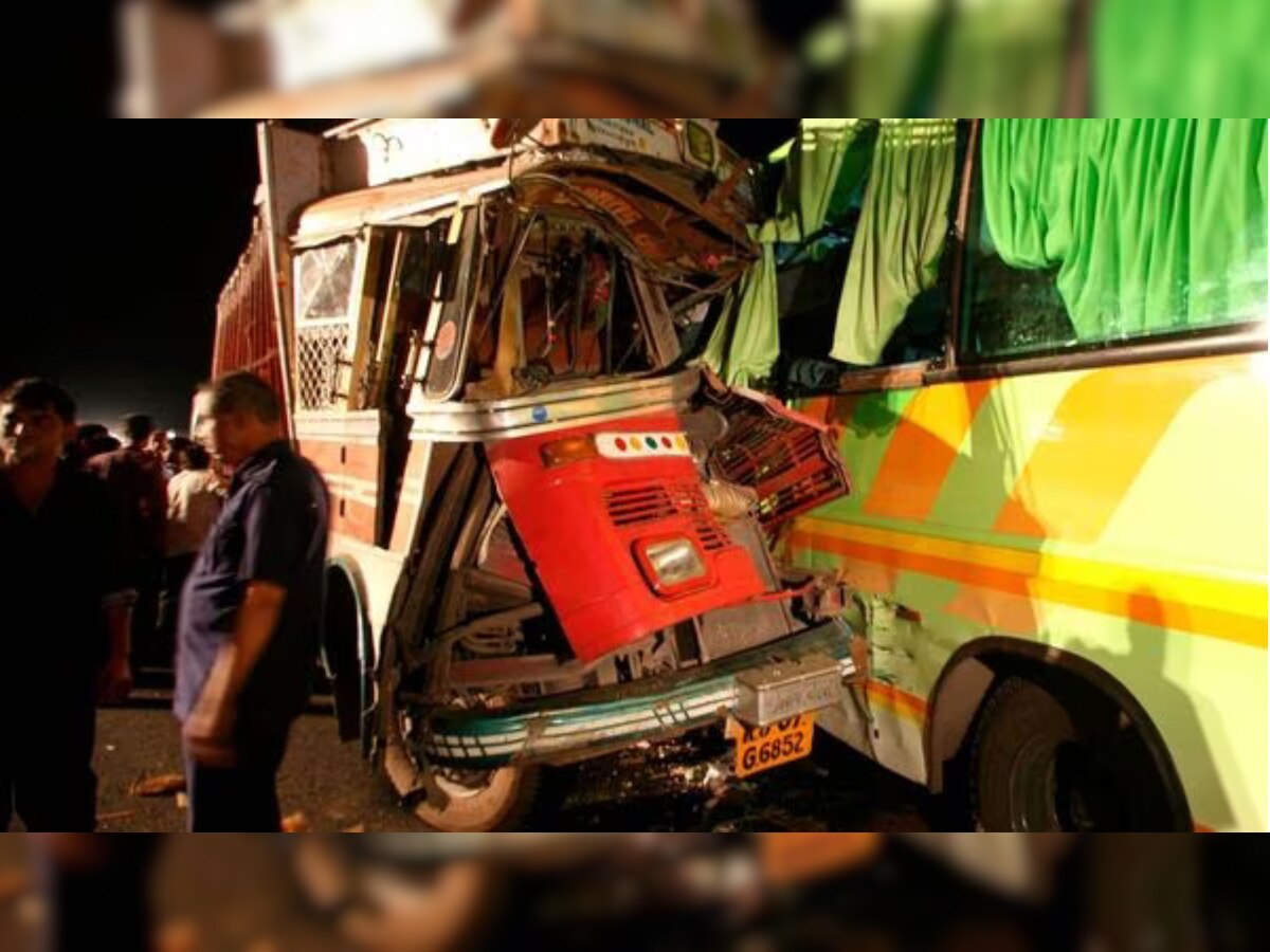 Road Accident: ଟ୍ରକ ଓ ବସ୍ ମଧ୍ୟରେ ମୁହାଁମୁହିଁ ଧକ୍କା, ଘଟଣାସ୍ଥଳରେ ୭ ମୃତ