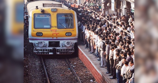 न हड़ताल, न विरोध और न ही मौसम खराब, फिर भी मुंबई में रद्द करनी पड़ी 88 लोकल समेत 147 ट्रेनों की सेवा, भावुक कर देगी वजह