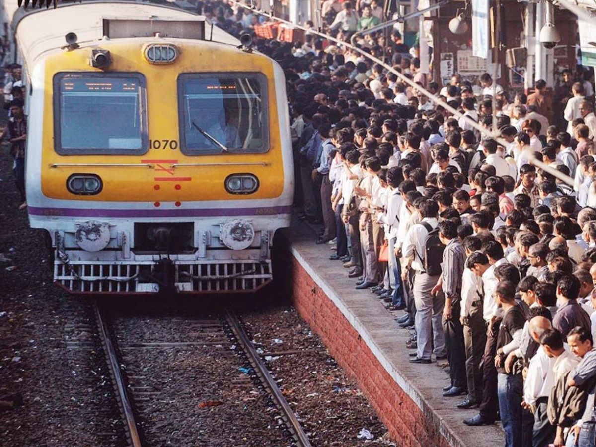 न हड़ताल, न विरोध और न ही मौसम खराब, फिर भी मुंबई में रद्द करनी पड़ी 88 लोकल समेत 147 ट्रेनों की सेवा, भावुक कर देगी वजह