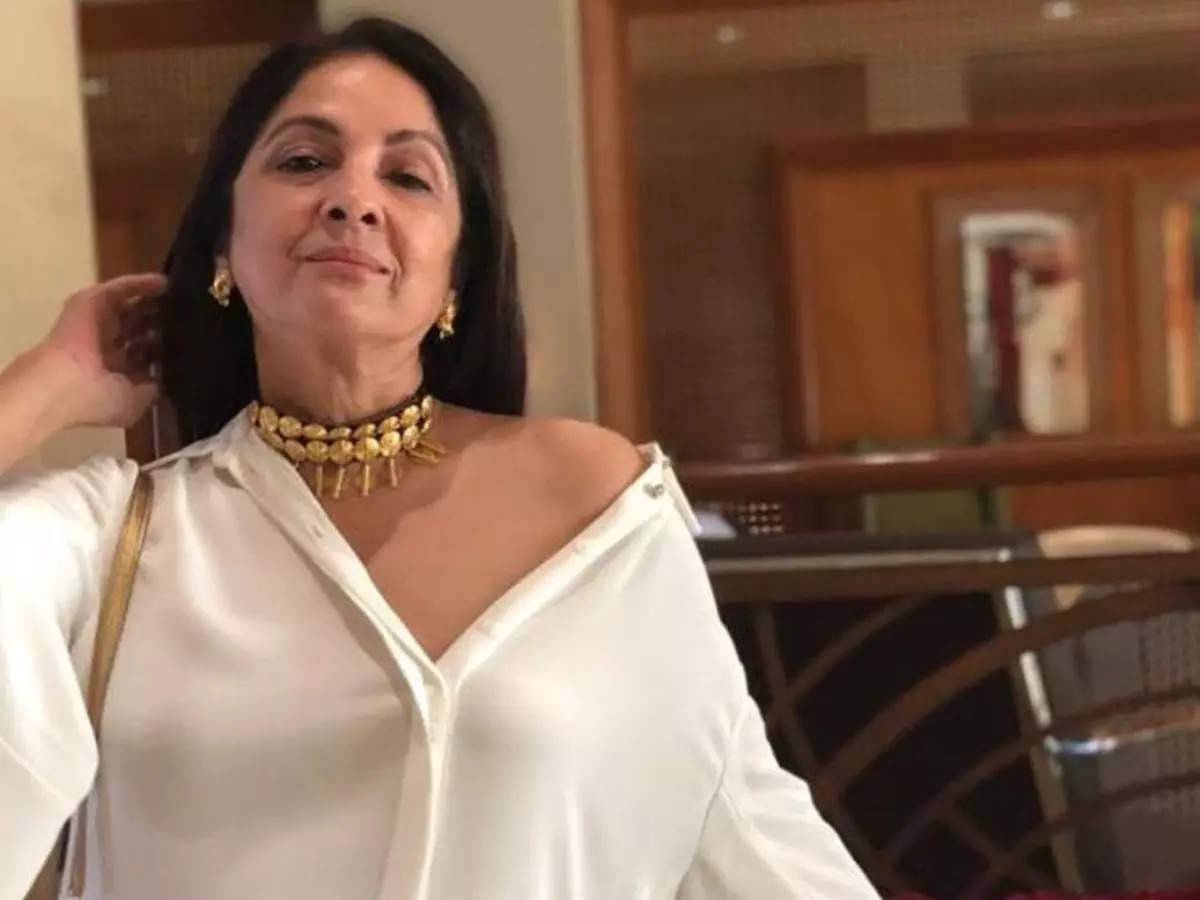 65 साल की उम्र में नीना गुप्ता ने शार्ट ड्रेस में शेयर किया स्टनिंग अंदाज, देखें फोटो 
