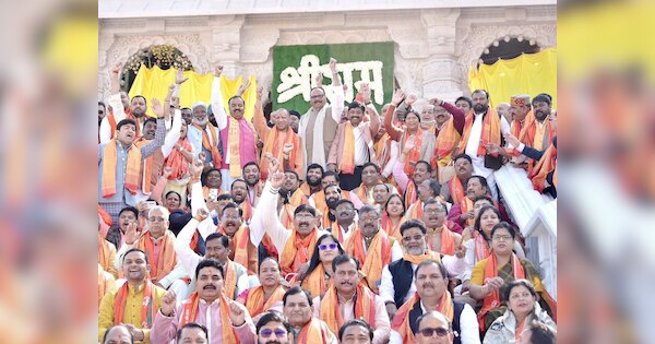 योगी सरकार के विधायक-मंत्रियों ने किए रामलला के दर्शन, नहीं गए सपा विधायक
