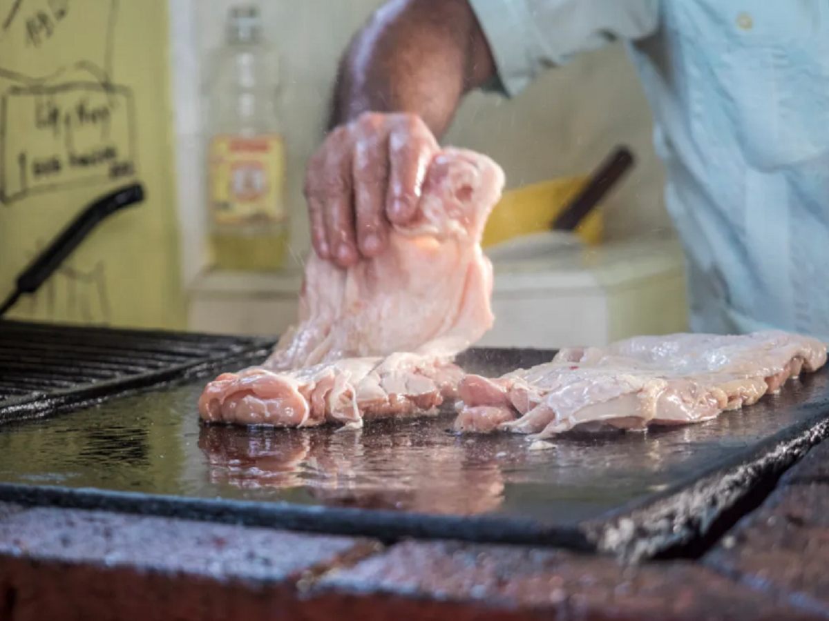 Chicken thieves:ଫ୍ରିଜ୍ ଲାପଟପ୍ କିଣିବାକୁ 133 ଟନ୍ ମାଂସ ଚୋରି Chicken thieves:ଫ୍ରିଜ୍ ଲାପଟପ୍ କିଣିବାକୁ 133 ଟନ୍ ମାଂସ ଚୋରି