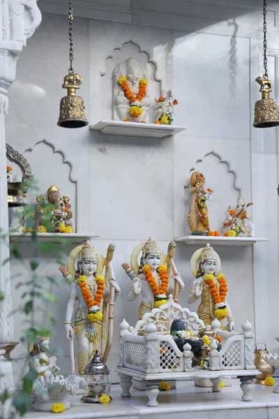 Amitabh Bachchan Shares Inside Photo Of White Marble Temple In Jalsa  Entertainment News | अयोध्या से लौटकर पहली बार Big B ने दिखाया जलसा में  संगमरमर से बना राम मंदिर, तस्वीरों में