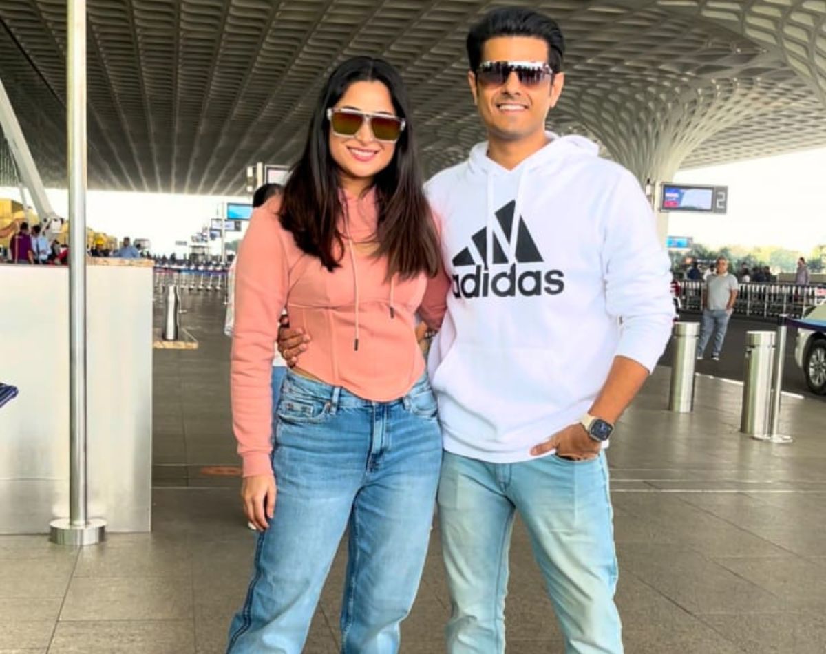 नील-ऐश्वर्या वैलेंटाइन डे मनाने निकले