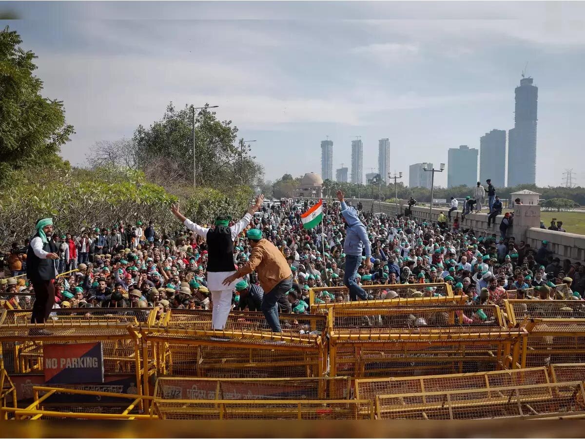 Farmer Protest Updates: सरकार के साथ किसानों की नहीं बनी बात, आज शुरू करेंगे 'दिल्ली मार्च'