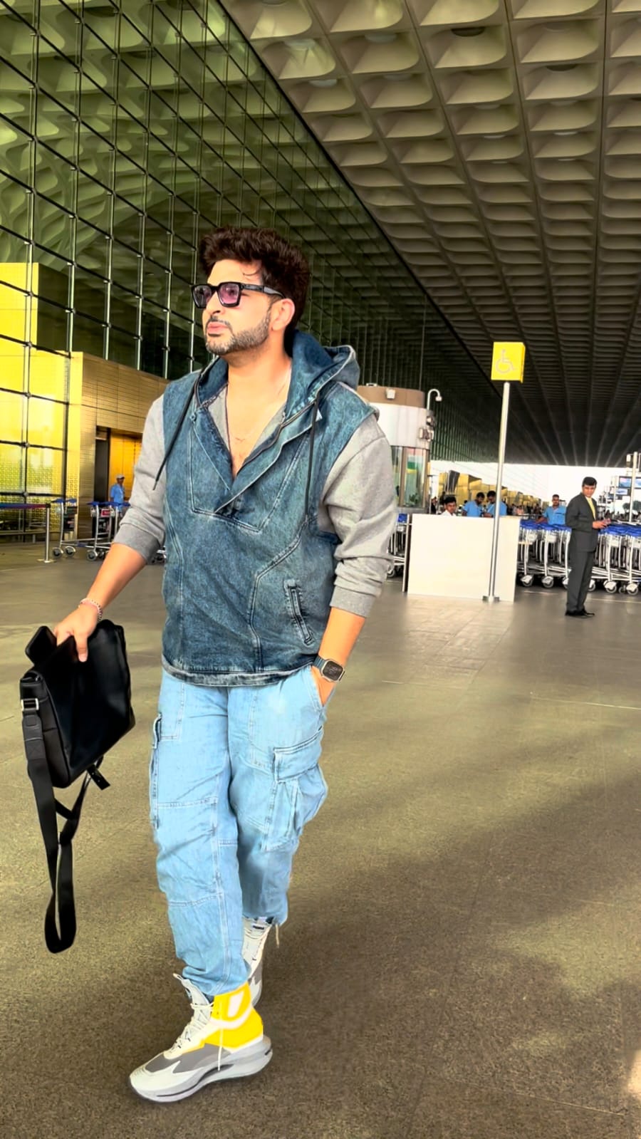 करण कुंद्रा ने दिए पोज