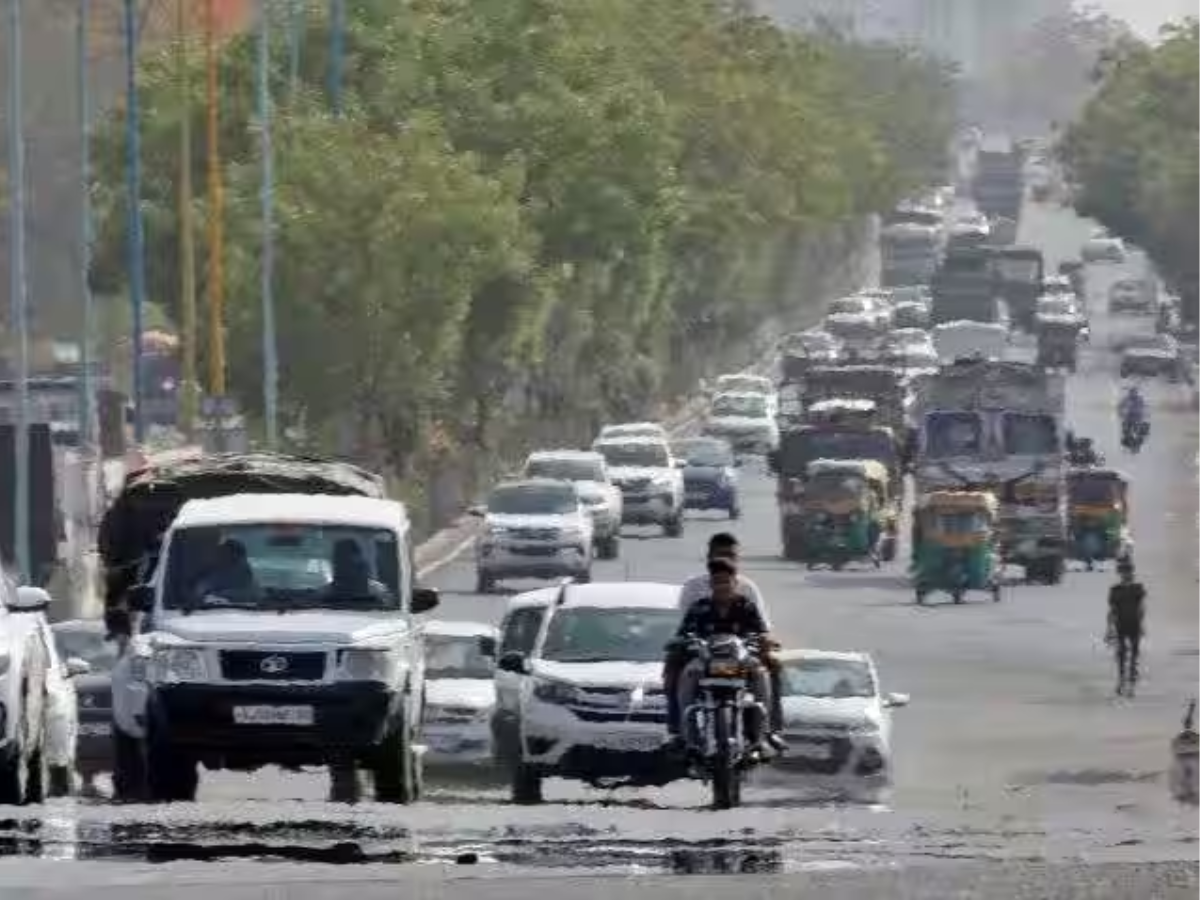 Weather Update Today: वैलेंटाइन डे पर कैसा रहेगा दिल्ली का मौसम, जानें निकलेगी गुनगुनी धूप या छाएंगे बादल