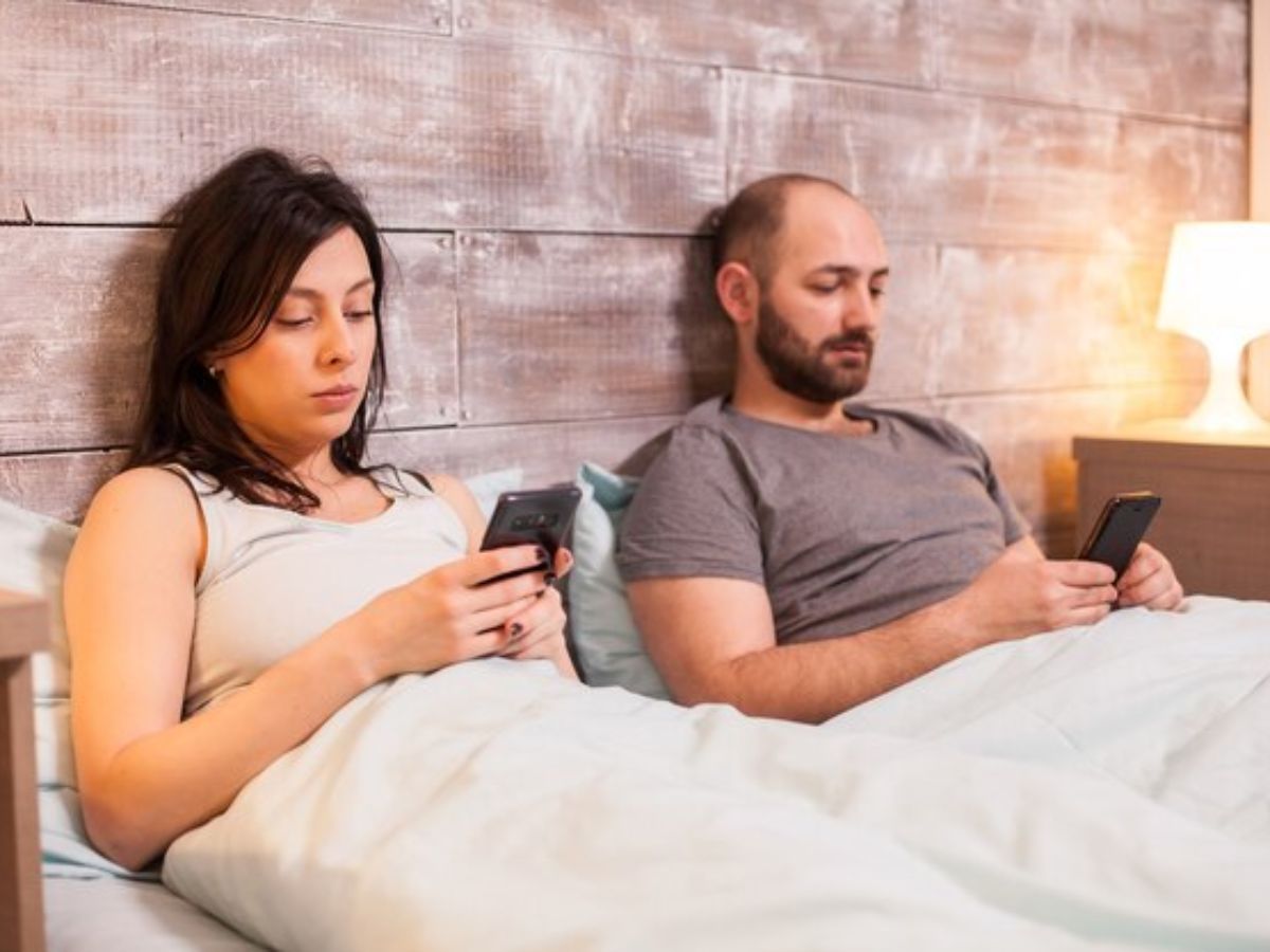 relationship coach shared sign that shows you are bored in your ...