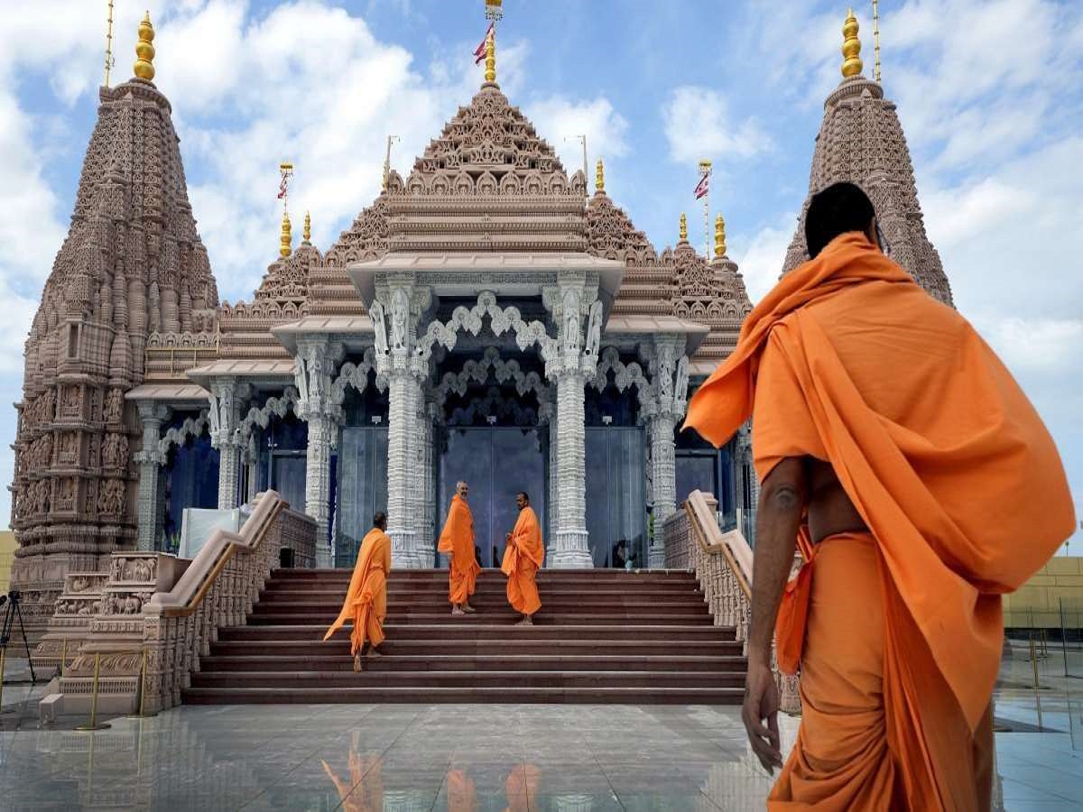 BAPS community in Dubai:ଆବୁଧାବୀରେ ମନ୍ଦିର ତିଆରି କରିଥିବା BAPS ସଂଗଠନ ବାବଦରେ ଜାଣନ୍ତୁ ସବୁକିଛି BAPS community in Dubai:ଆବୁଧାବୀରେ ମନ୍ଦିର ତିଆରି କରିଥିବା BAPS ସଂଗଠନ ବାବଦରେ ଜାଣନ୍ତୁ ସବୁକିଛି
