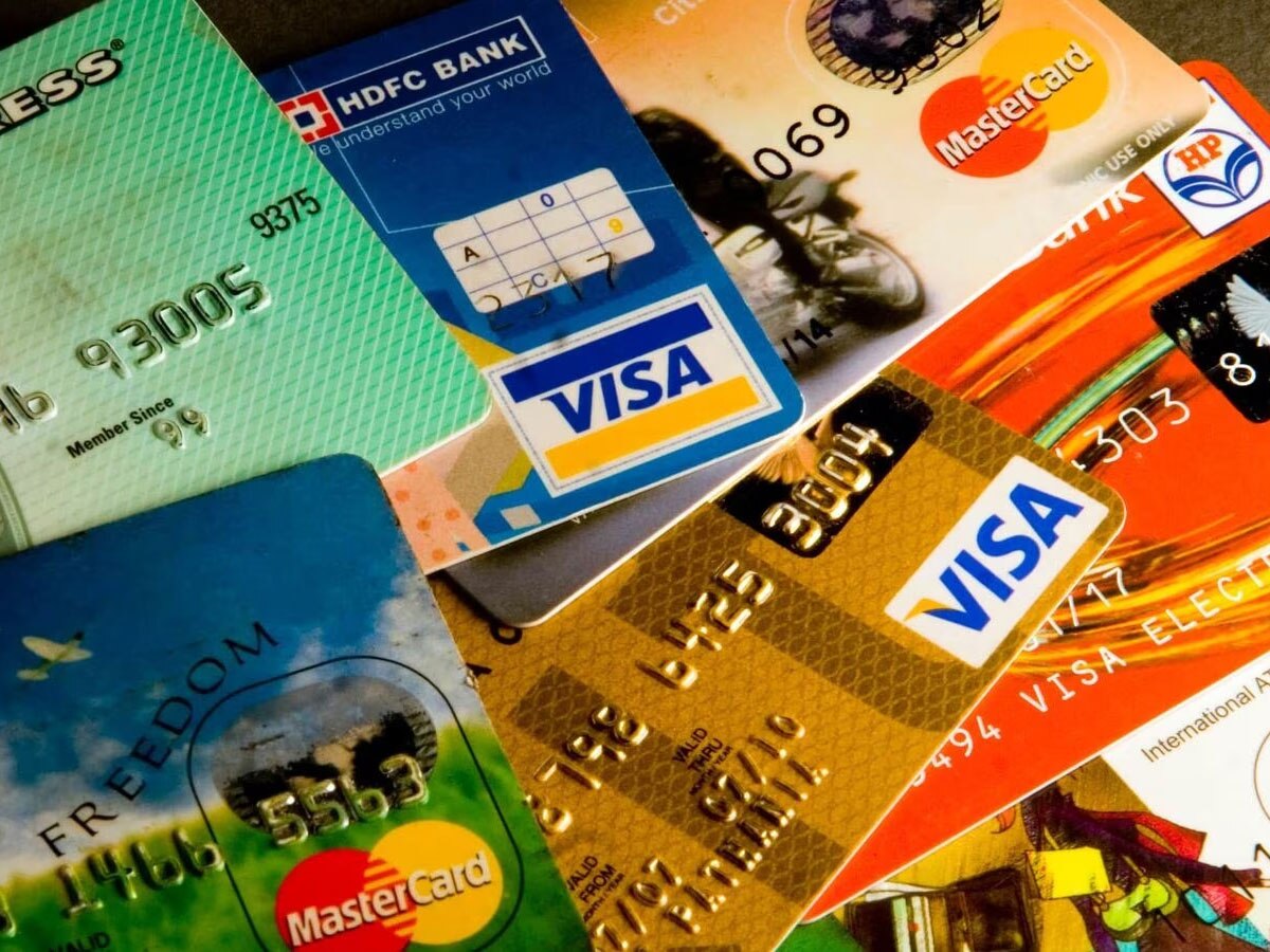 आरबीआई का एक और झटका, Visa-Mastercard से ब‍िजनेस पेमेंट को रोकने का आदेश