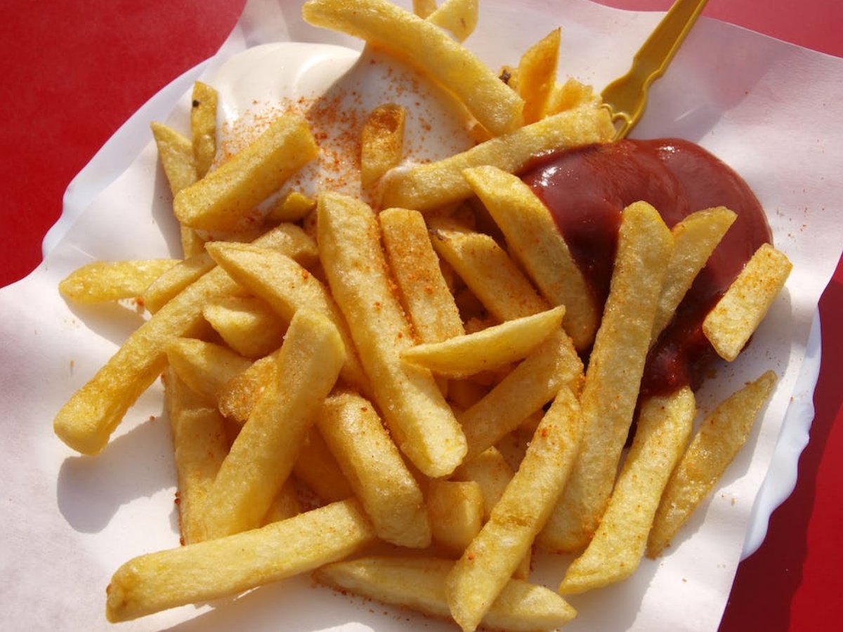 घर पर मिनटों में ऐसे बनाएं क्रिस्पी-करारे फ्रेंच फ्राइज, देखते हुए मुंह में आएगा पानी