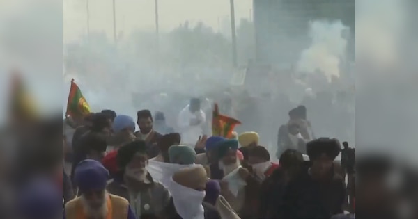 Farmers Protest: आज सरकार और किसान नेताओं के बीच होगी बातचीत, बैठक तक आगे नहीं बढ़ेंगे किसान