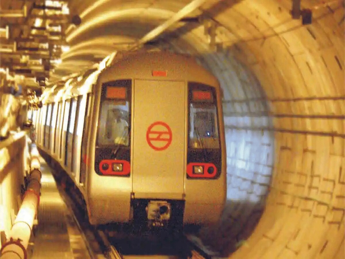 Delhi Metro 2024: DMRC ने तोड़ा अपना ही रिकॉर्ड, 1 दिन में लाखों लोग हुए मेट्रो में सवार, किसान आंदोलन के चलते इन जगहों पर लोगों की एंट्री बंद