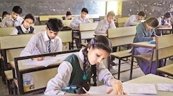 CBSE Exam 2024:सीबीएसई बोर्ड एग्जाम शुरू,राजधानी लखनऊ में भी बैठे हजारों परीक्षार्थी