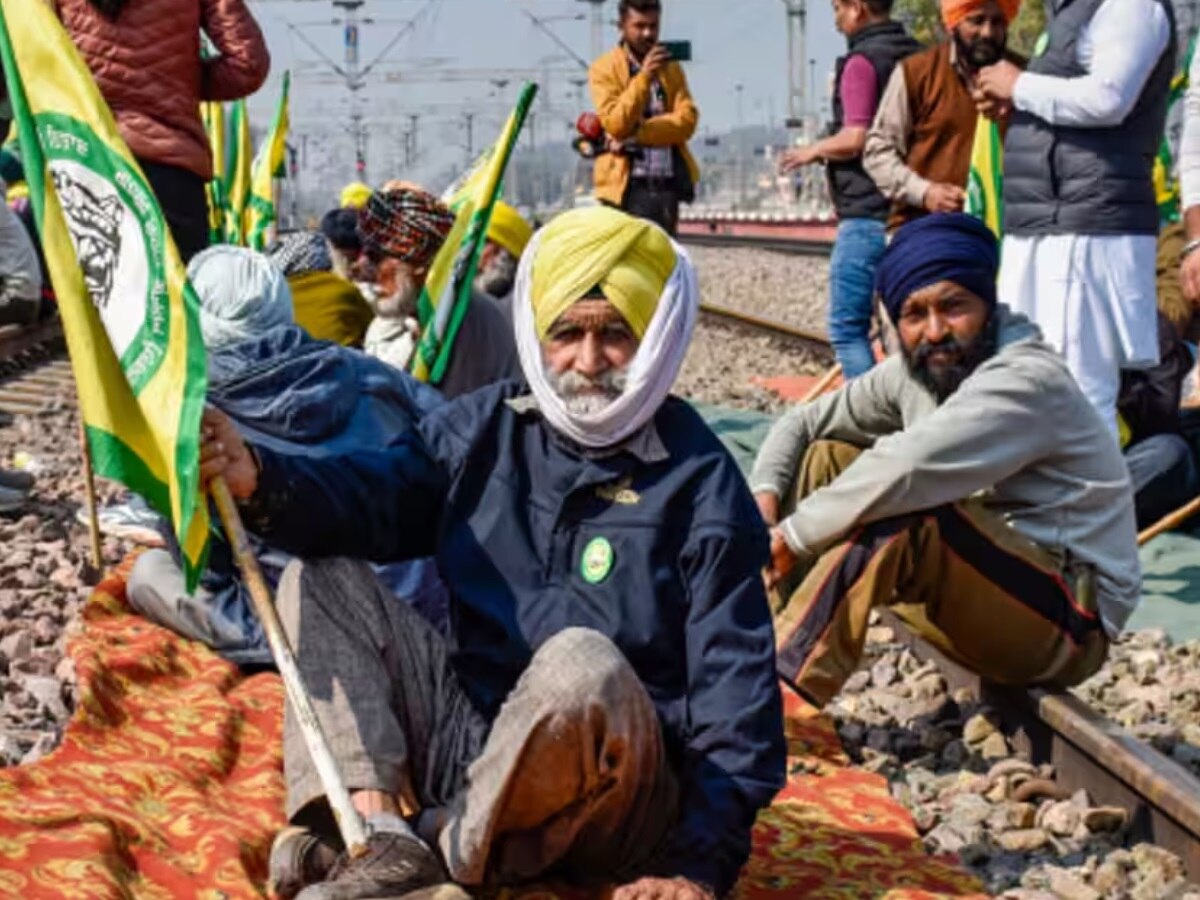 Kisan Andolan: यूपी-हरियाणा में टोल फ्री करने का ऐलान, जानें किसान आंदोलन से जुड़े 10 अपडेट्स