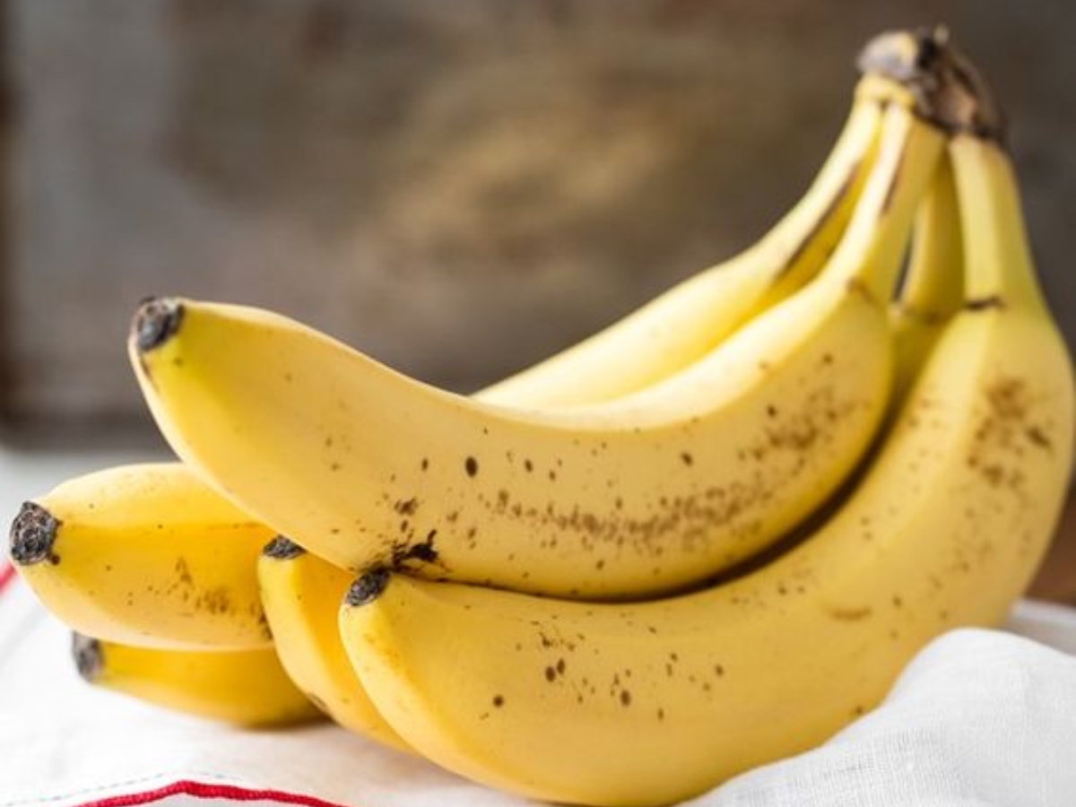 Weight Gain tips: खूब सारा खाने के बाद भी नहीं बढ़ता वजन? इन 5 चीजों को रोजाना डाइट में कर सकते हैं शामिल 13 केला