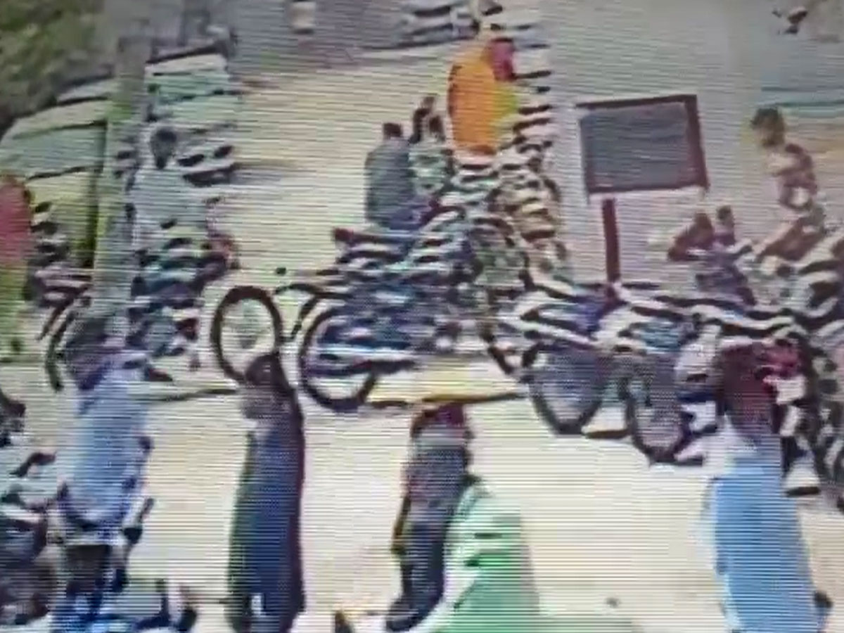 Jaipur: चौमूं में पिता की दवाई लेने सरकारी अस्पताल पहुंचा था युवक, चोर उड़ा ले गए बाइक Jaipur: चौमूं में पिता की दवाई लेने सरकारी अस्पताल पहुंचा था युवक, चोर उड़ा ले गए बाइक