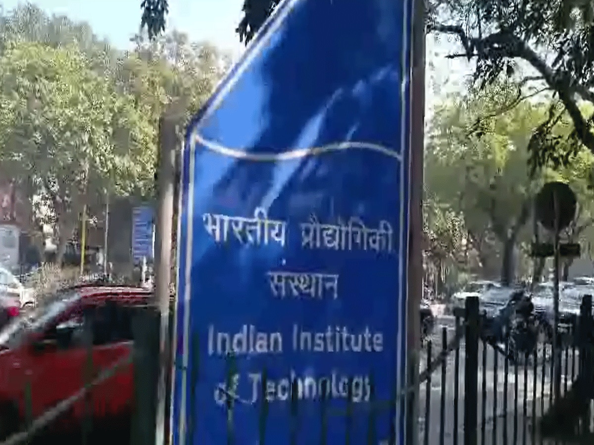 Delhi News: IIT छात्र का कमरे में पंखे से लटका मिला शव, परिजनों का नहीं हुआ संपर्क तो गार्ड को किया फोन