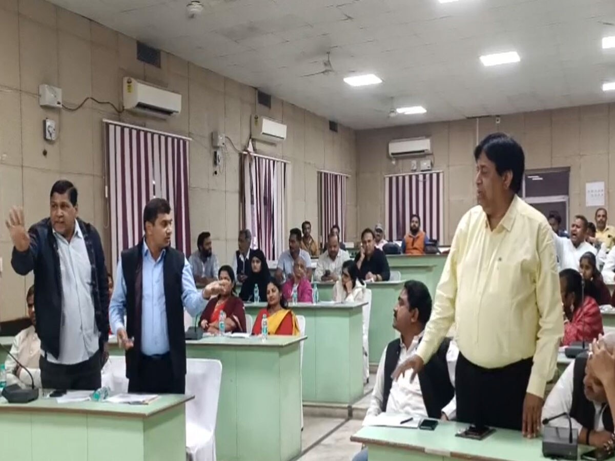Chittorgarh: नगर परिषद की बजट बैठक में हंगामा, सभापति और पार्षद के बीच हुई जमकर कहासुनी