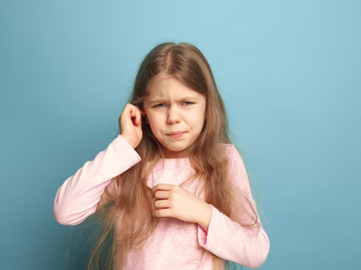बच्चों में कान का संक्रमण बोलने और विकास में देरी का कारण बन सकता है, डॉक्टरों ने दी चेतावनी!