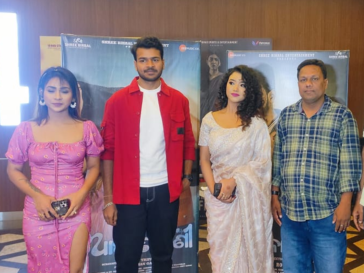 Entertainment News: ଓଡ଼ିଶାର ୧୫ଟି ପ୍ରେକ୍ଷାଳୟରେ ମୁକ୍ତିଲାଭ କଲା "ଆକାଶବାଣୀ" Entertainment News: ଓଡ଼ିଶାର ୧୫ଟି ପ୍ରେକ୍ଷାଳୟରେ ମୁକ୍ତିଲାଭ କଲା "ଆକାଶବାଣୀ"