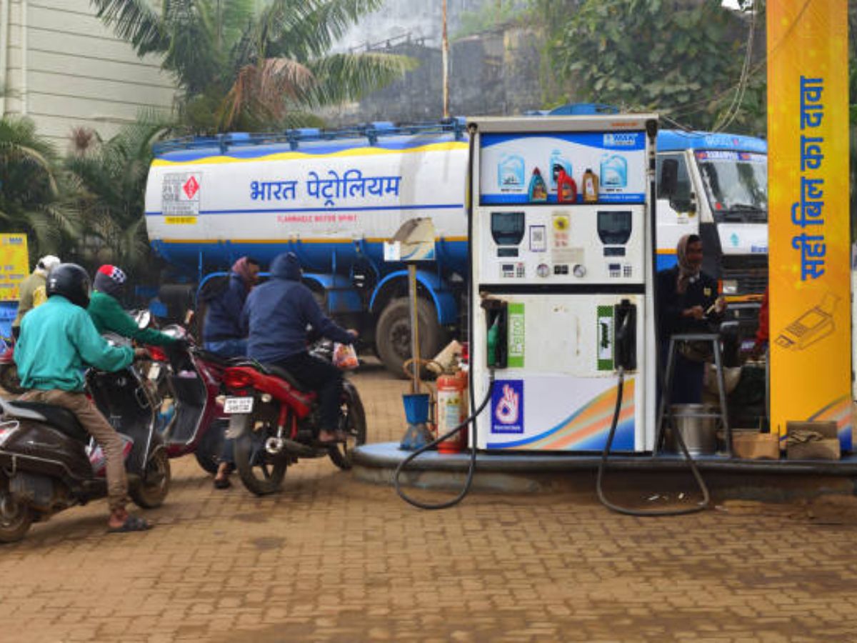 Petrol-Diesel Price: तेल कंपनियों ने जारी कर दिए पेट्रोल-डीजल के दाम, जानें आपके शहर में क्या है 1 लीटर तेल की कीमत