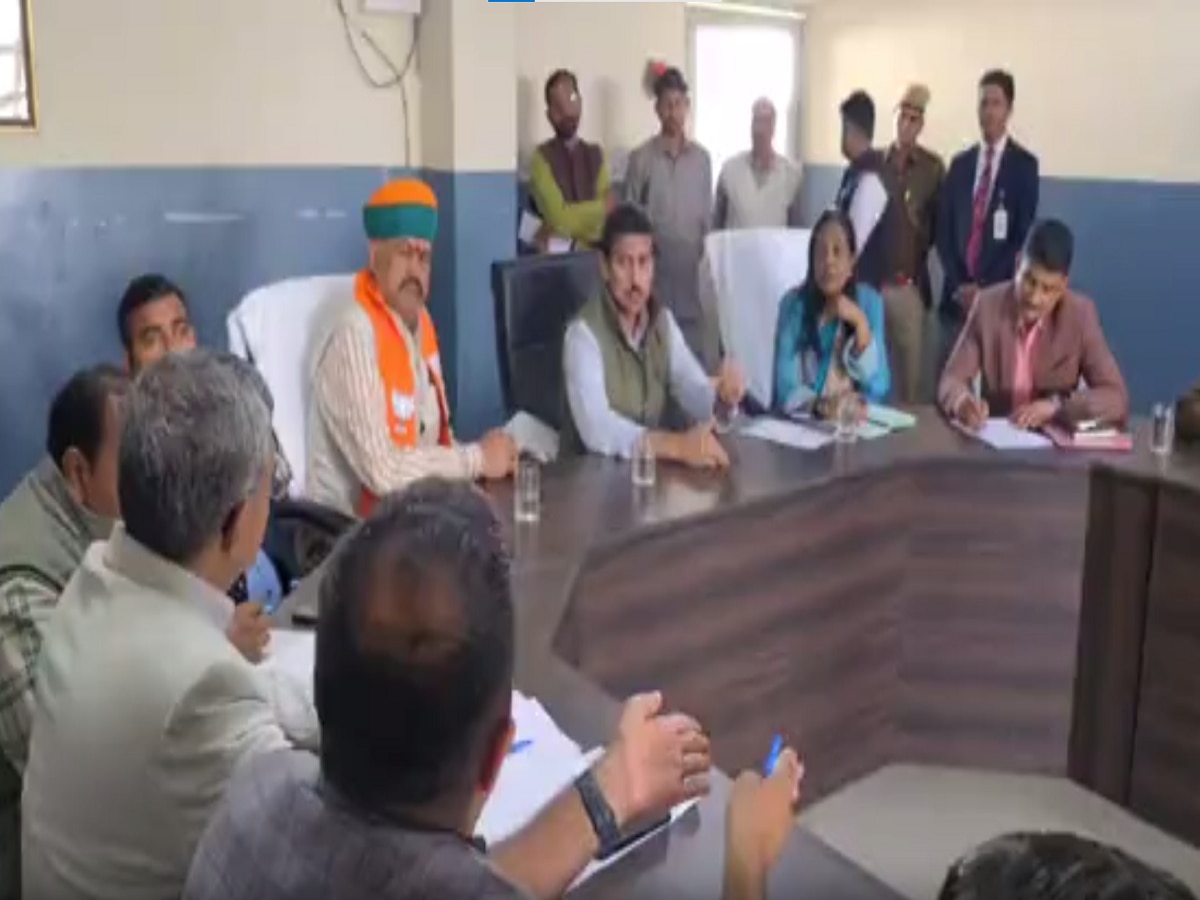 Kotputli News: कैबिनेट मंत्री राठौड़ ने जिला अधिकारियों की ली बैठक, दिए आवश्यक दिशा-निर्देश