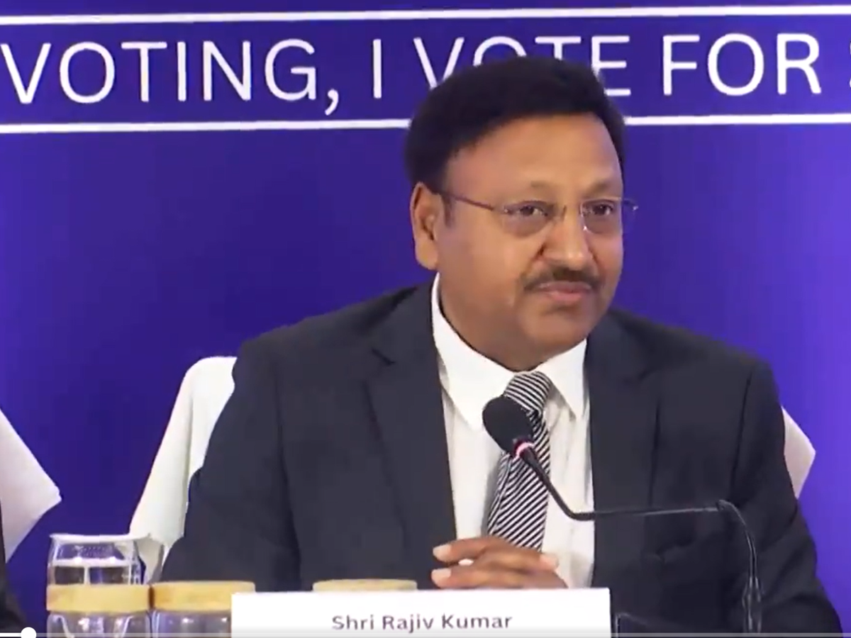 Elections 2024: କେବେ ହେବ ଲୋକସଭା ନିର୍ବାଚନ ୨୦୨୪? ମୁଖ୍ୟ ନିର୍ବାଚନ କମିଶନର ରାଜୀବ କୁମାର ଦେଲେ ଏକ ବଡ଼ ଅପଡେଟ୍ Elections 2024: କେବେ ହେବ ଲୋକସଭା ନିର୍ବାଚନ ୨୦୨୪? ମୁଖ୍ୟ ନିର୍ବାଚନ କମିଶନର ରାଜୀବ କୁମାର ଦେଲେ ଏକ ବଡ଼ ଅପଡେଟ୍