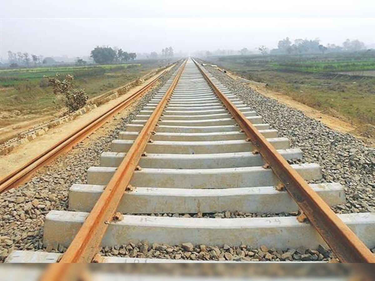 Rail News: पूर्वांचल में ट्रेनों की रफ्तार होगी तेज, दिल्ली-हावड़ा रूट से जुड़ेगी ताड़ीघाट मऊ रेलवे लाइन