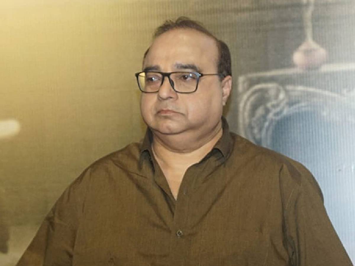 बॉलीवुड डायरेक्टर  Rajkumar Santoshi को लगा बड़ा झटका, कोर्ट ने सुनाई 2 साल की सजा