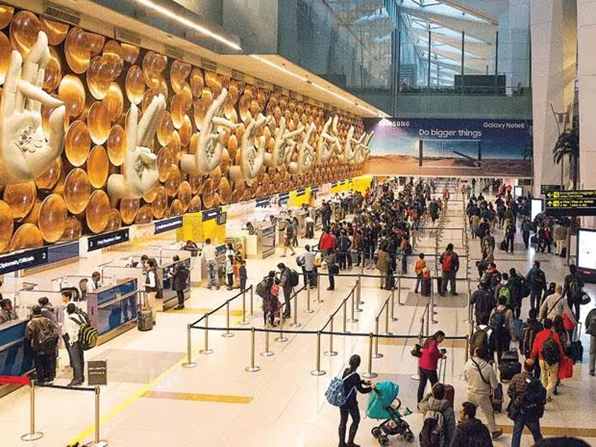 Delhi News: IGI एयरपोर्ट को बम से उड़ाने वाला आरोपी गिरफ्तार, बोला- उस वक्त में नशे में था