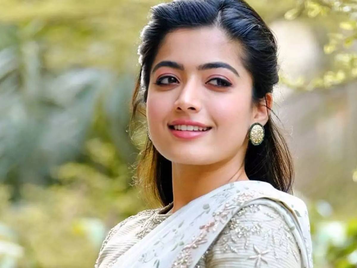 Rashmika Mandanna बाल-बाल बचीं, फ्लाइट की हुई इमरजेंसी लैंडिंग 