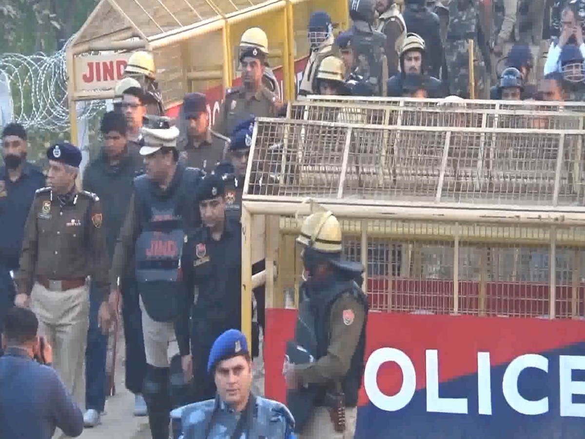 Kisan Andolan 2.0: पुलिस महानिदेशक शत्रुजीत कपूर ने पंजाब की सीमा से लगते दाता सिंह-खनौरी बॉर्डर का किया निरीक्षण